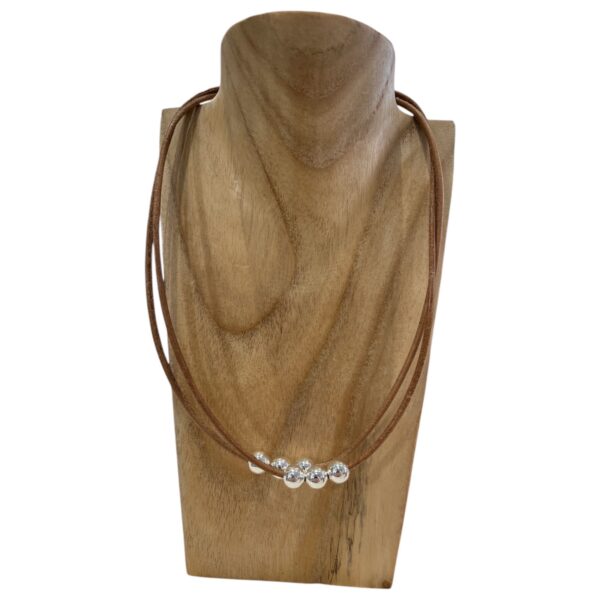 Collier cuir et boules en plaqué argent Scudo