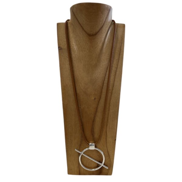 Sautoir cuir et pendentif plaqué argent Scudo